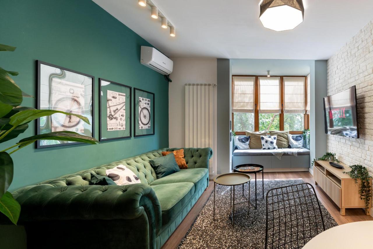 Downtown Retreat: Spacious 2-Br By Unirii Square Boekarest Buitenkant foto