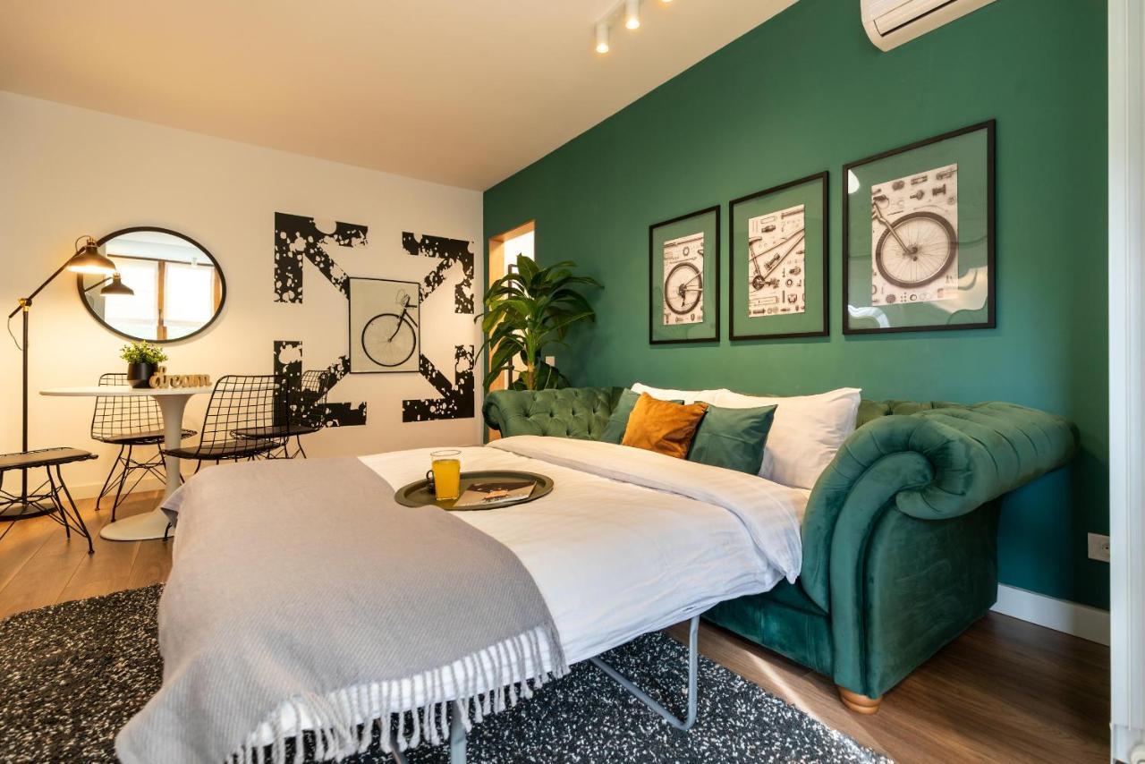 Downtown Retreat: Spacious 2-Br By Unirii Square Boekarest Buitenkant foto