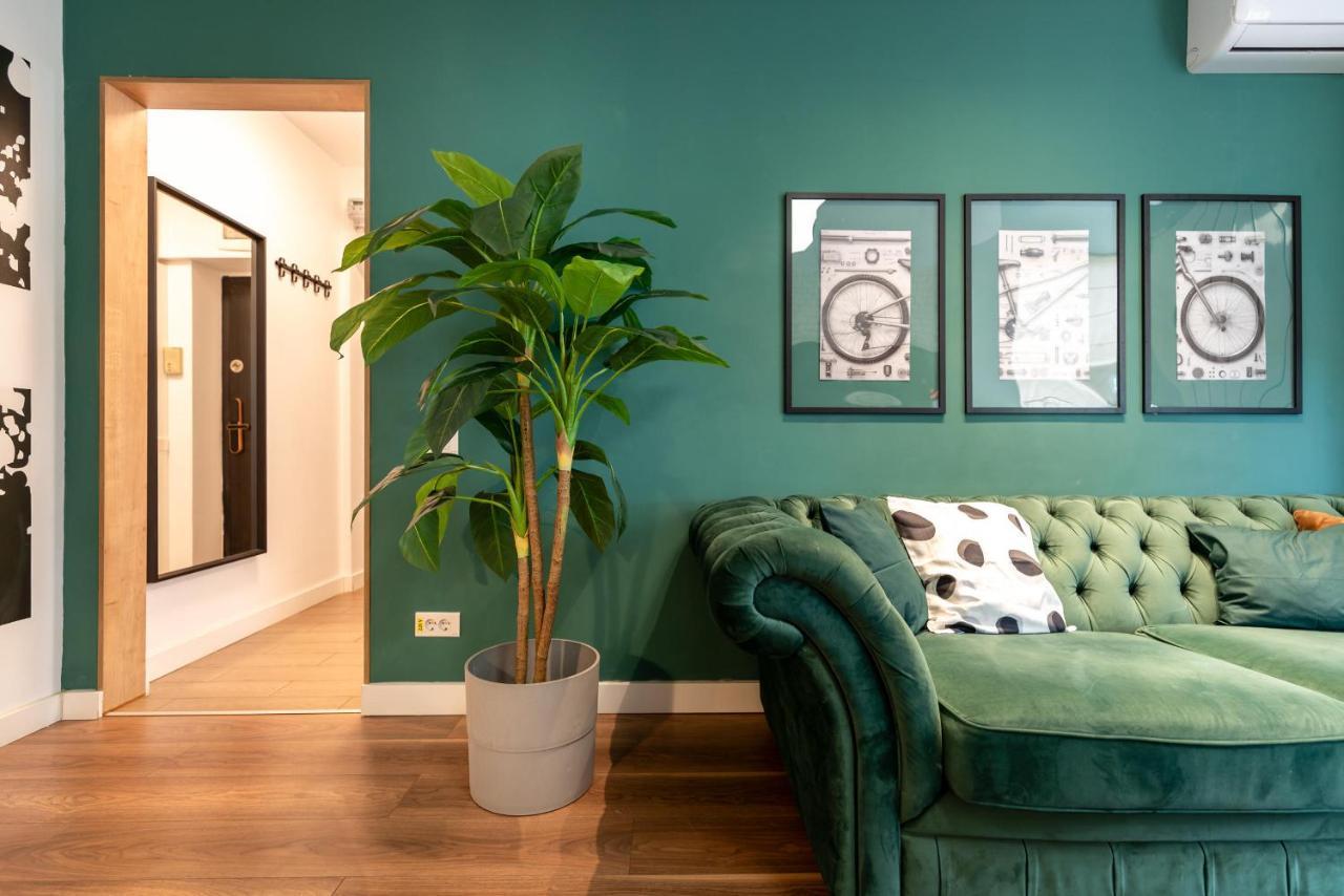 Downtown Retreat: Spacious 2-Br By Unirii Square Boekarest Buitenkant foto