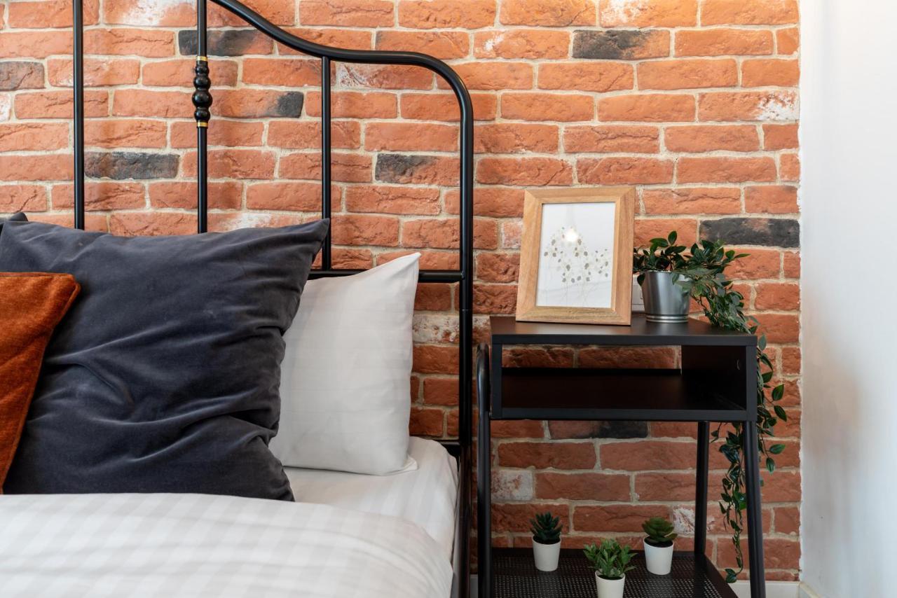 Downtown Retreat: Spacious 2-Br By Unirii Square Boekarest Buitenkant foto