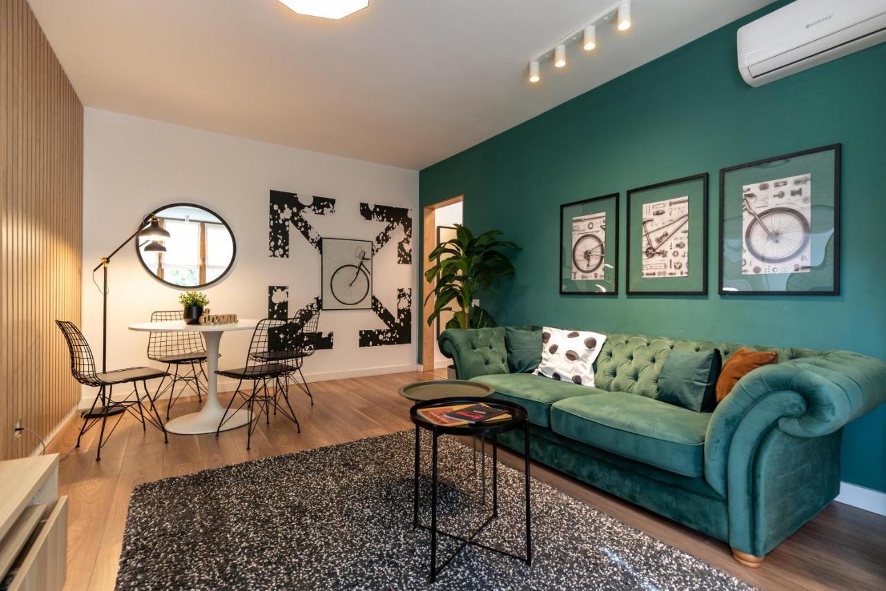 Downtown Retreat: Spacious 2-Br By Unirii Square Boekarest Buitenkant foto