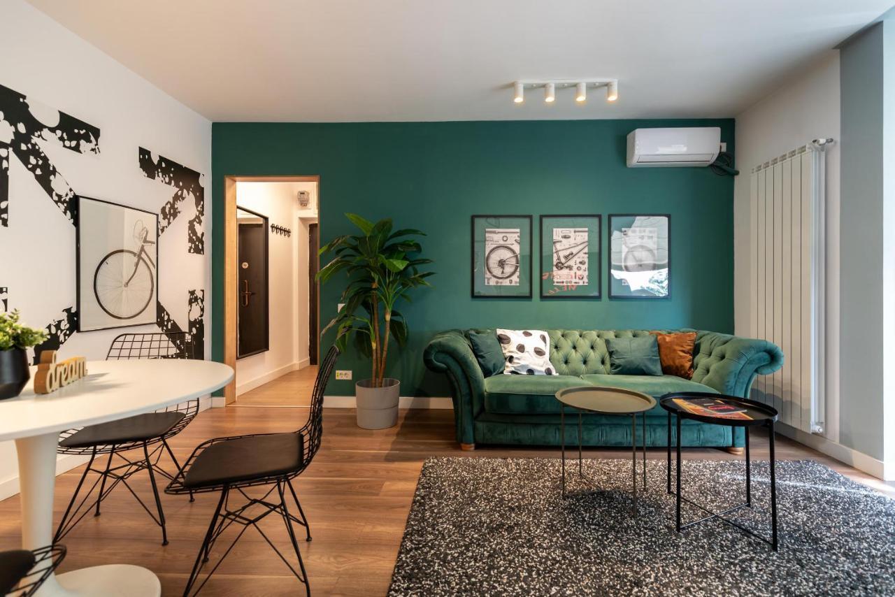 Downtown Retreat: Spacious 2-Br By Unirii Square Boekarest Buitenkant foto