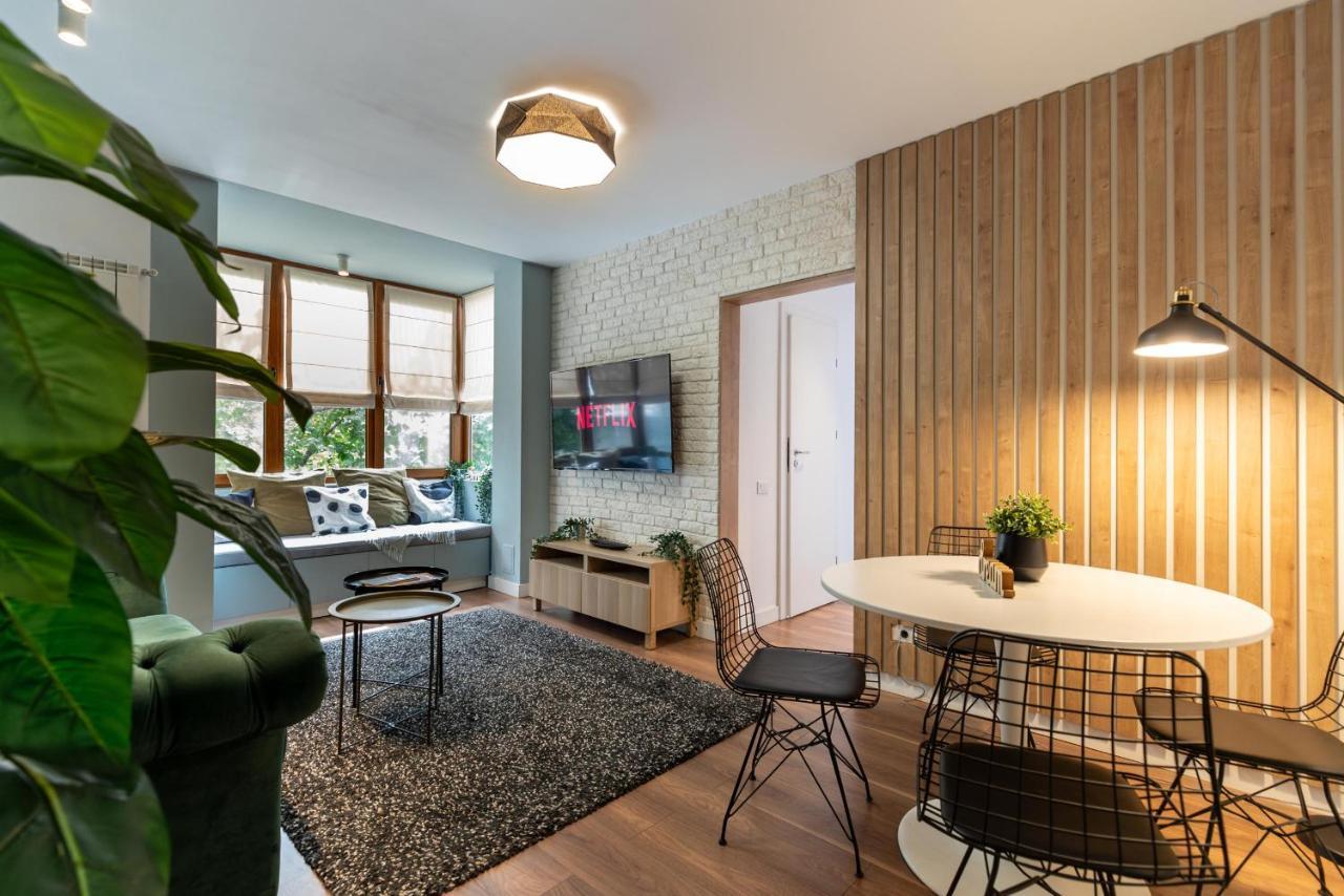 Downtown Retreat: Spacious 2-Br By Unirii Square Boekarest Buitenkant foto