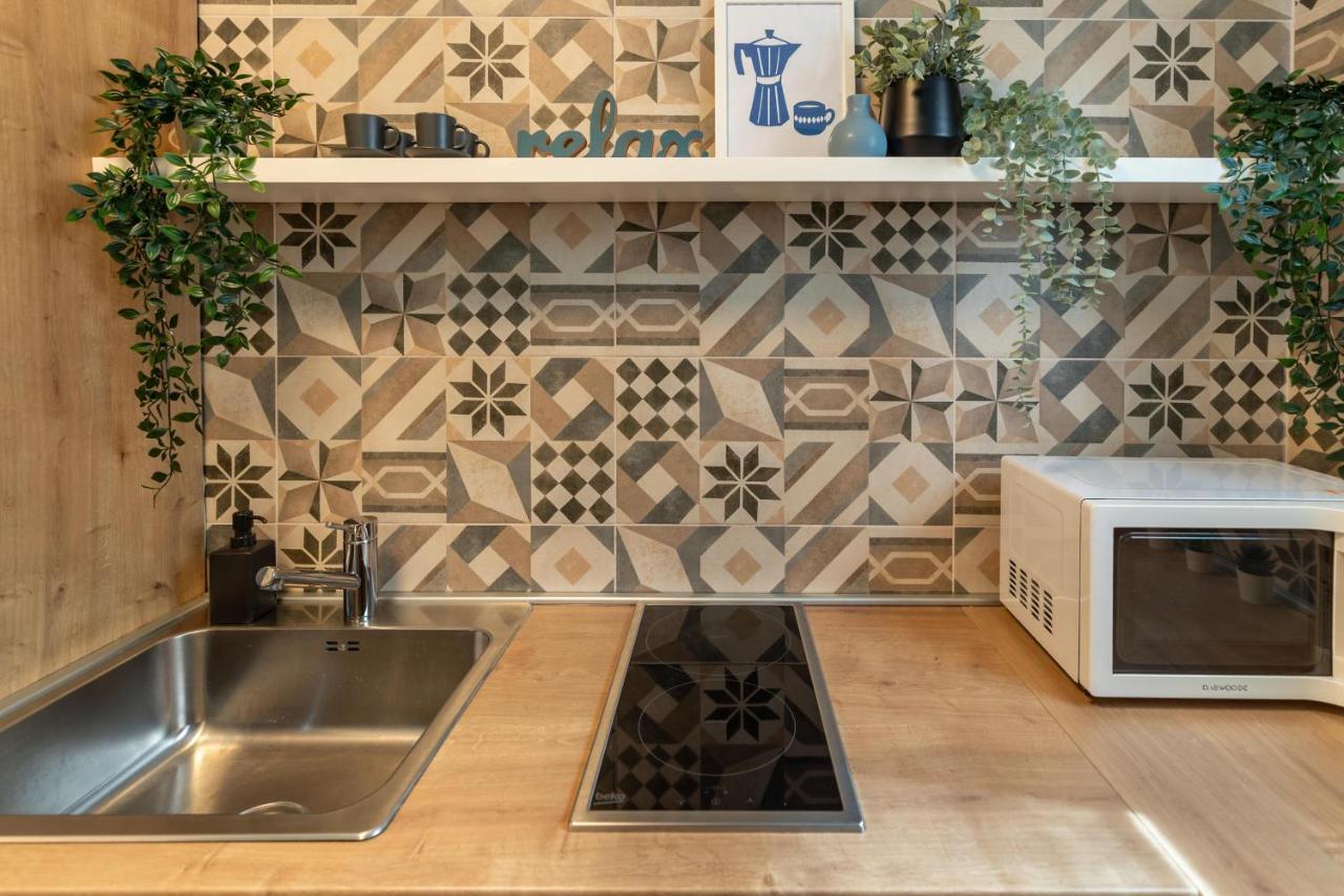 Downtown Retreat: Spacious 2-Br By Unirii Square Boekarest Buitenkant foto