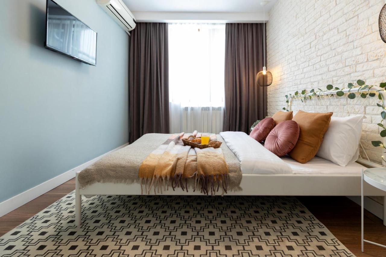 Downtown Retreat: Spacious 2-Br By Unirii Square Boekarest Buitenkant foto