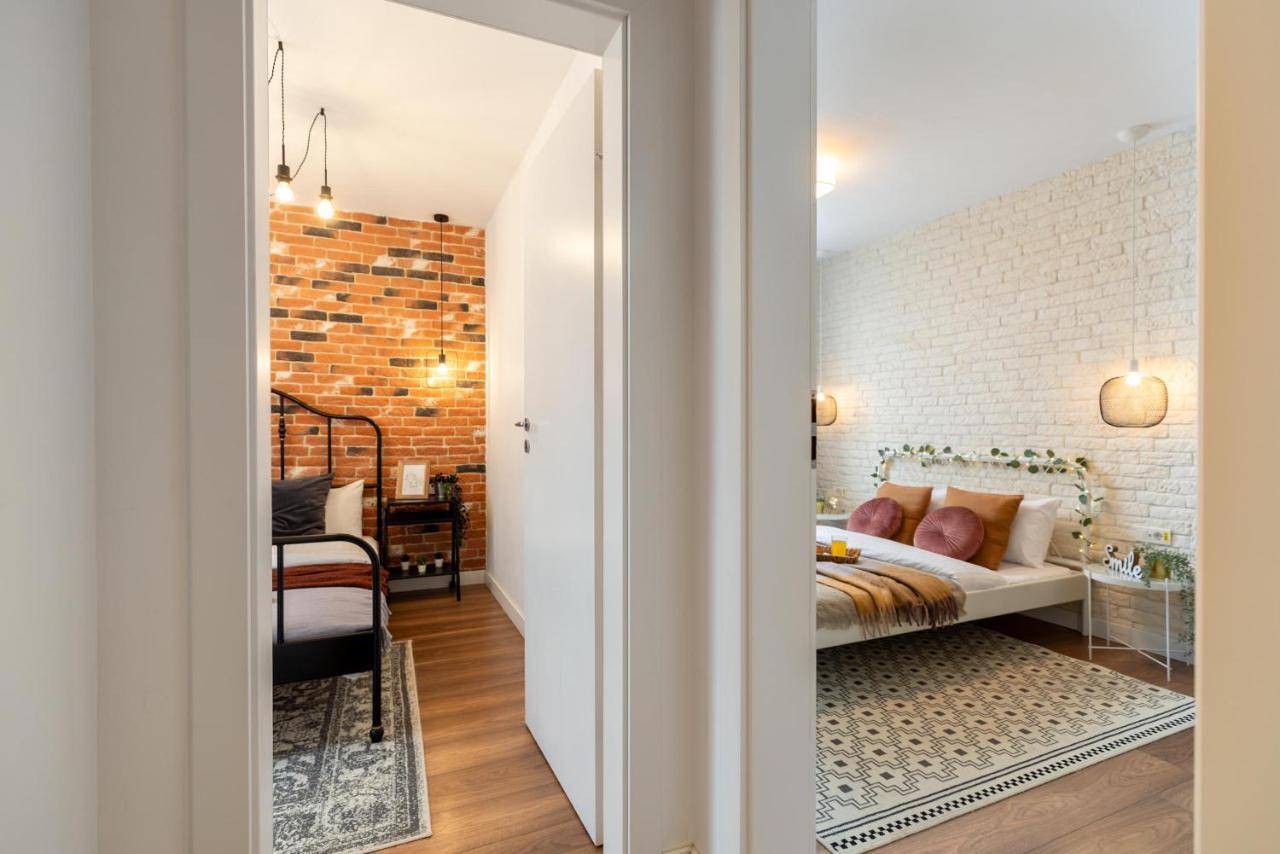 Downtown Retreat: Spacious 2-Br By Unirii Square Boekarest Buitenkant foto